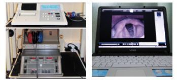 Sistema de monitorización médica con un ordenador portátil que muestra una imagen endoscópica y una consola de equipos correspondiente.
