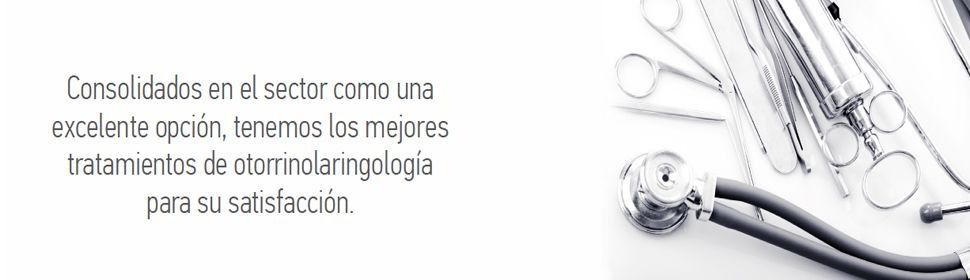 Herramientas de dentista sobre fondo blanco con texto en español que promueve los tratamientos de ortodoncia y la satisfacción del paciente.