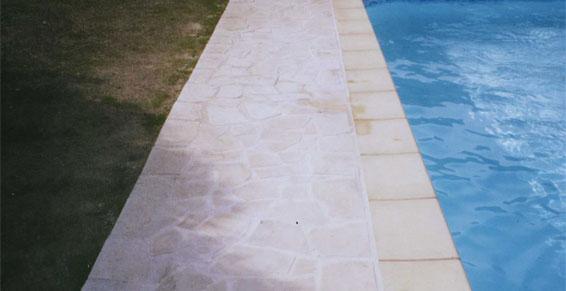 Rénovation immobilière bordure piscine à Mornand en Forez