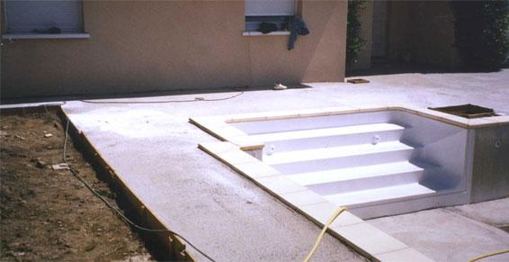 Bordures de piscine à Mornand-en-Forez