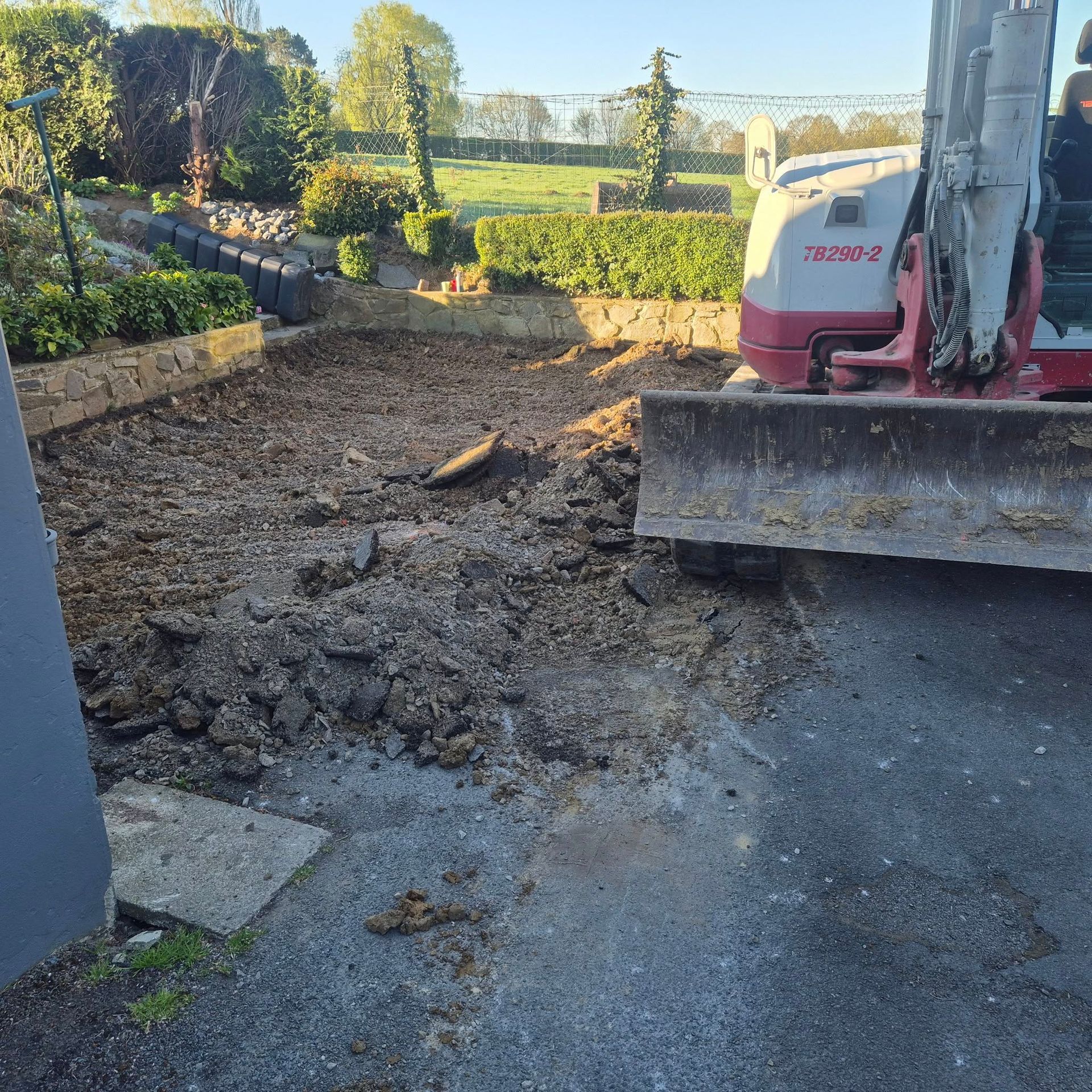 Une cour en cours de terrassement