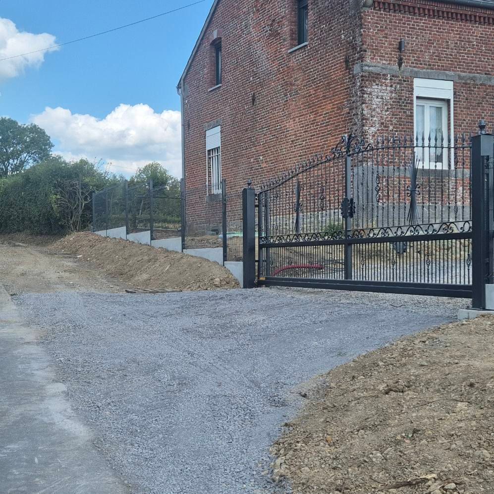 Une clôture en métal