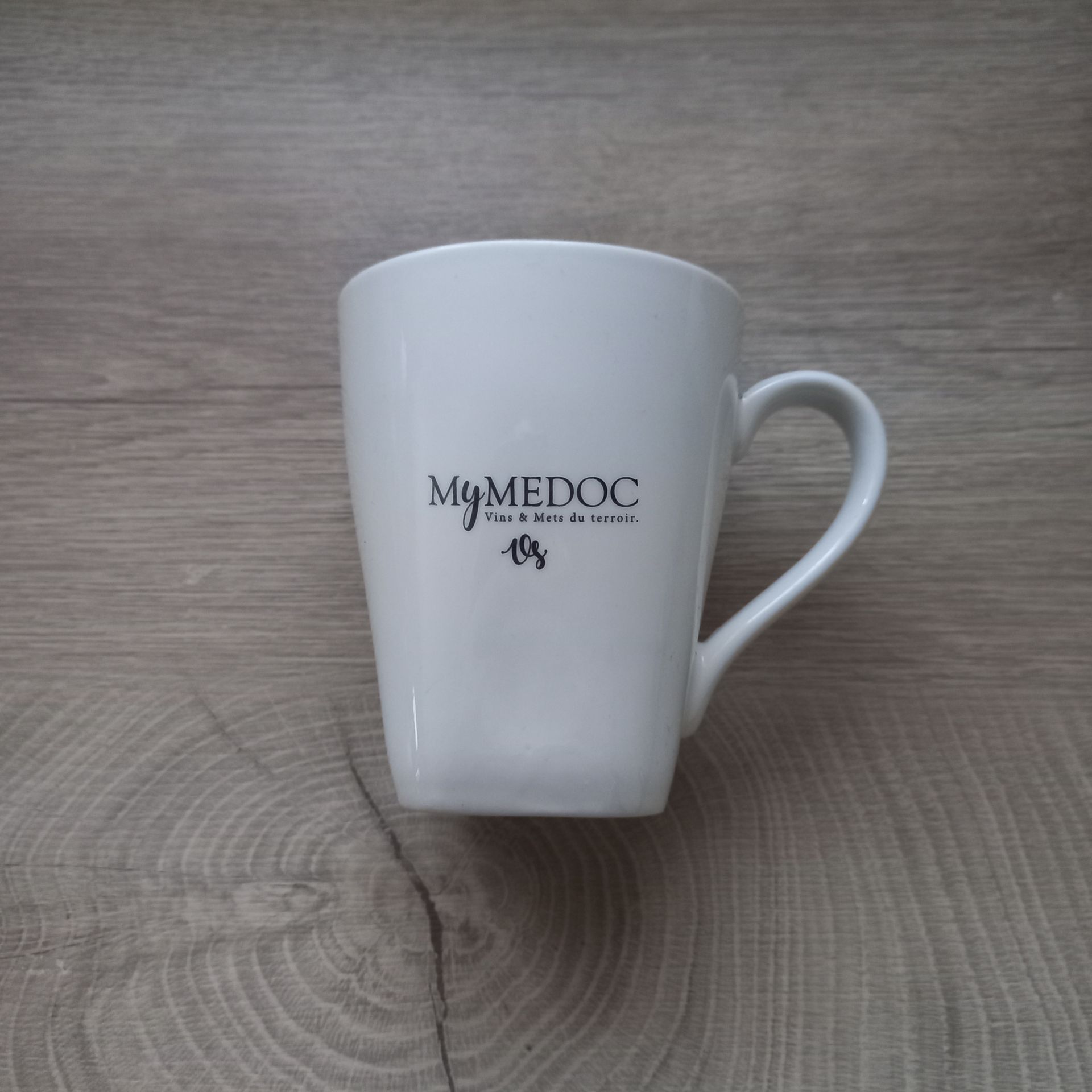 Mug en céramique blanche avec logo