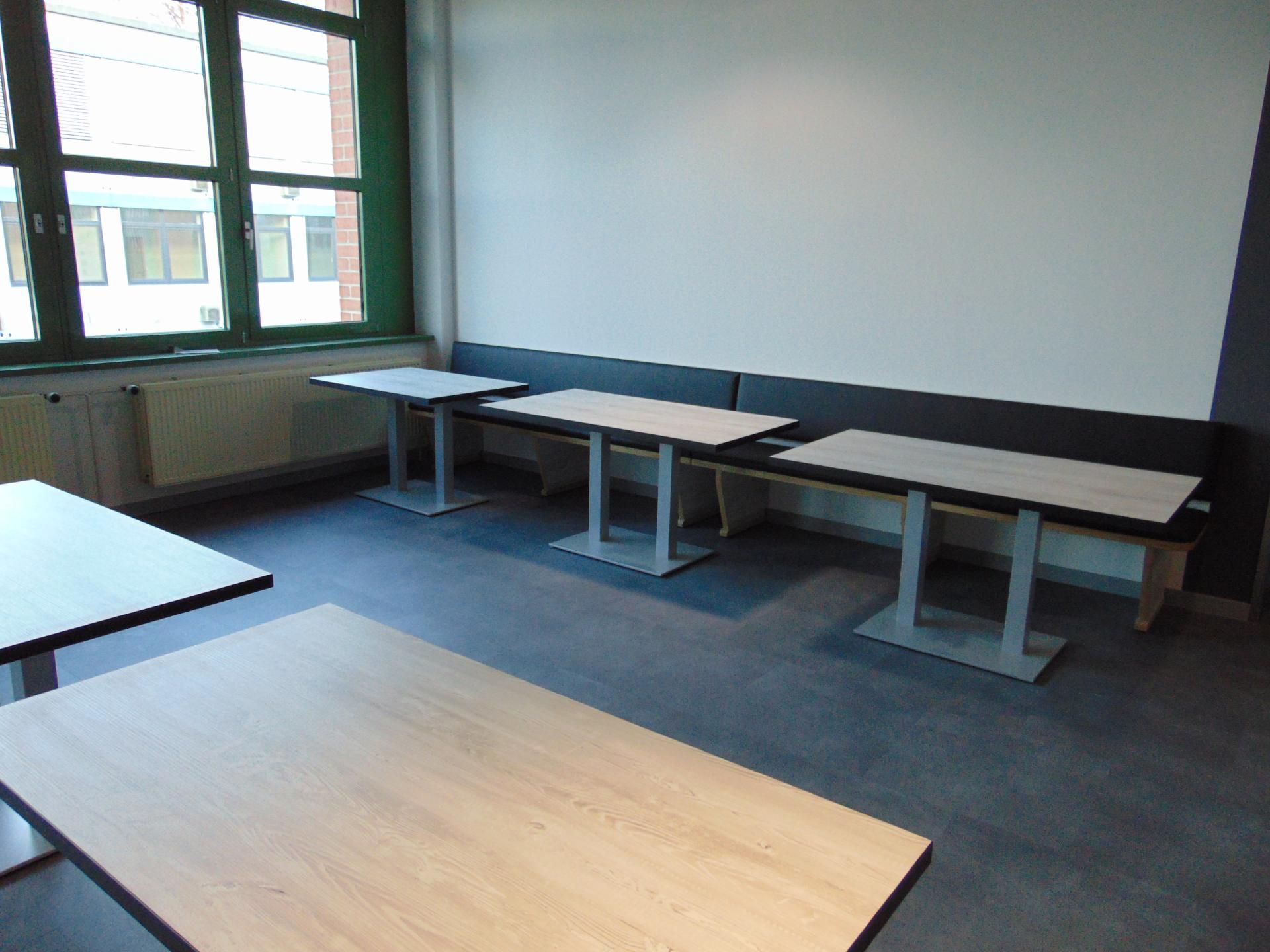 Inneneinrichtung der Kantine Linhardt von Mihatho