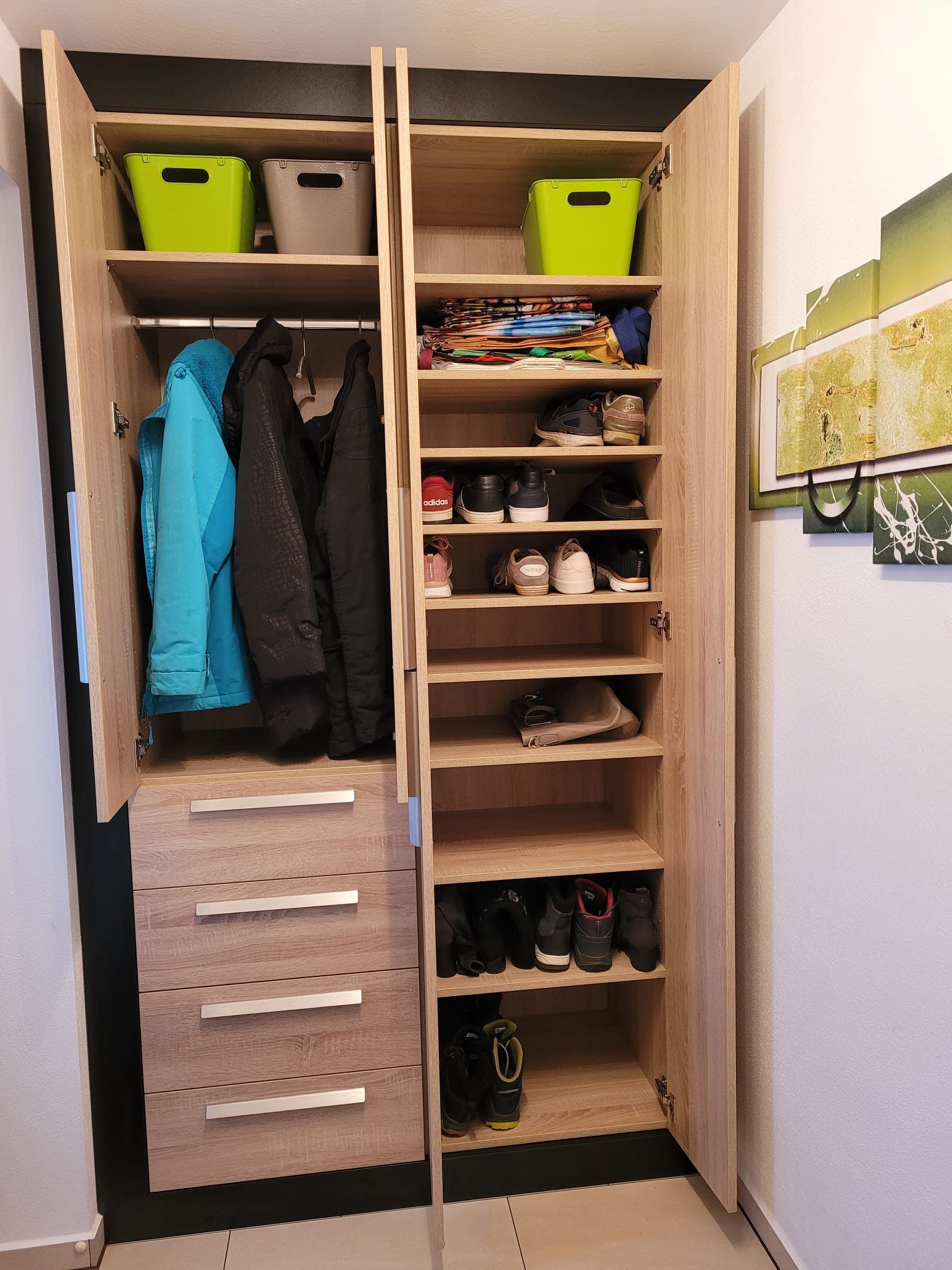 Kleiderschrank von Mihatho