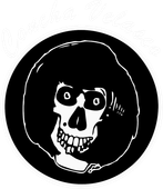 Ilustración en blanco y negro de una calavera, dentro de un círculo negro; "Concha Velasco" en cursiva blanca arriba.
