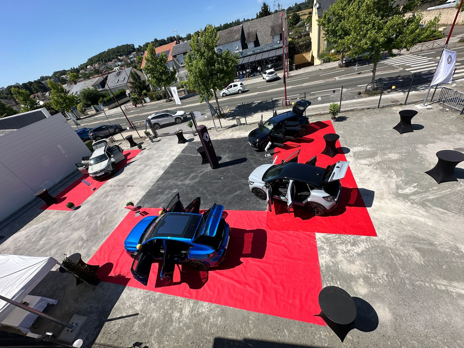 Vu du ciel sur les nouveaux modèles Renault arrivés au garage Renault Bener