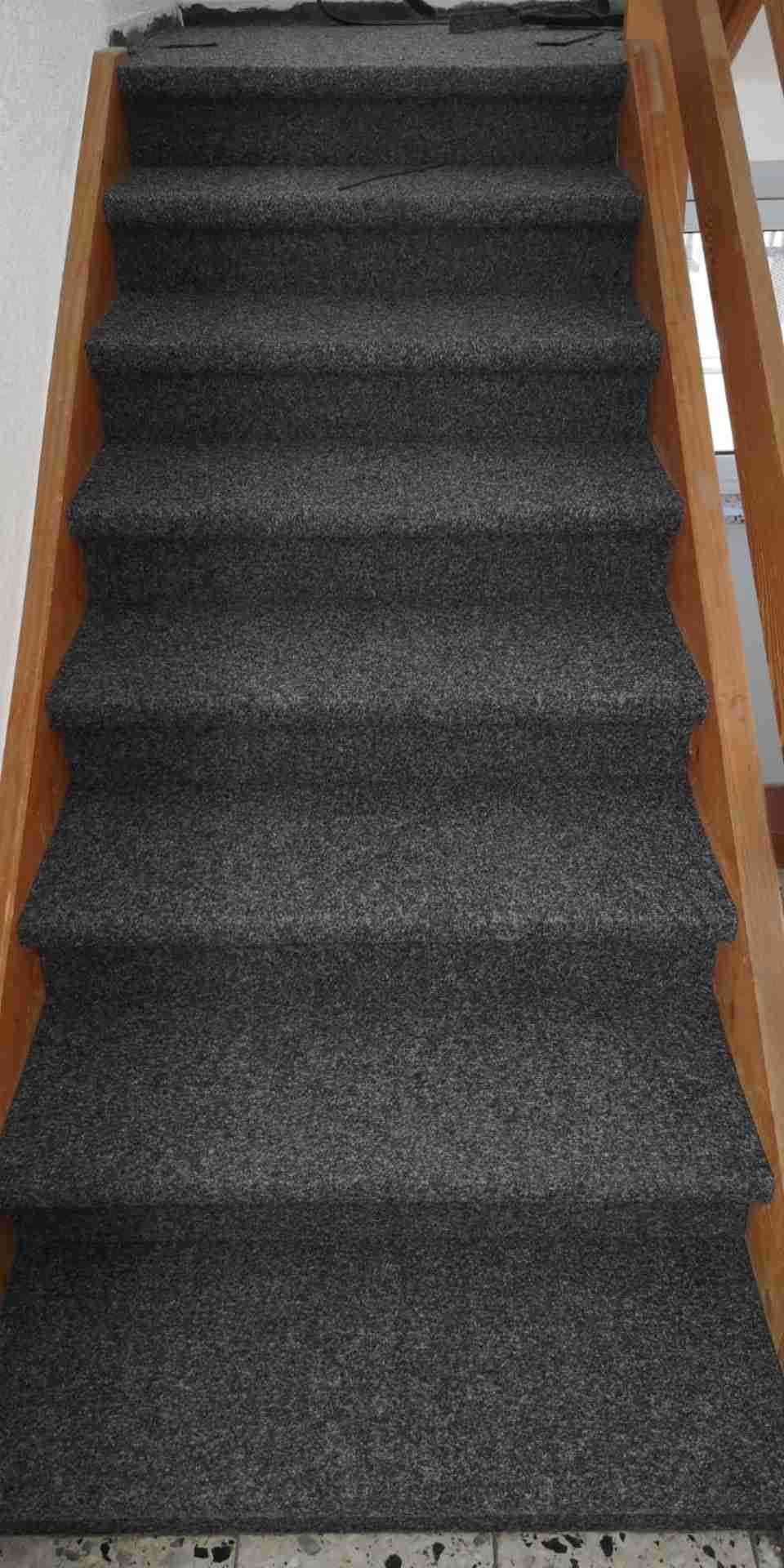 Mehrstöckiges Gebäude mit Gerüst