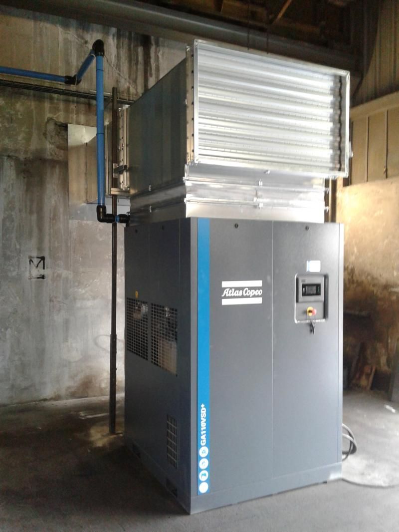 Compresseur d'air surmonté d'un ensemble de grilles