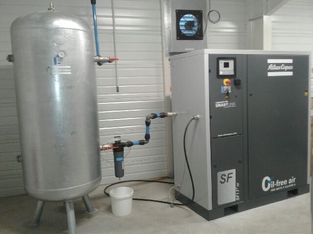 Bombone d'air reliée à un compresseur