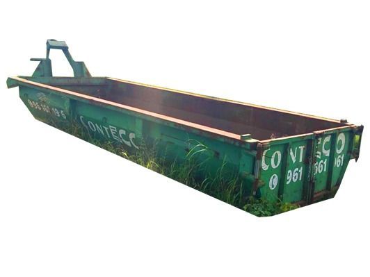 Contenedor industrial metálico de color verde con mecanismo de elevación; para exterior.