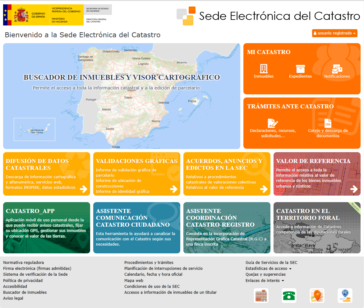 Vista aérea de un barrio densamente poblado con techos de tejas rojas y árboles dispersos.