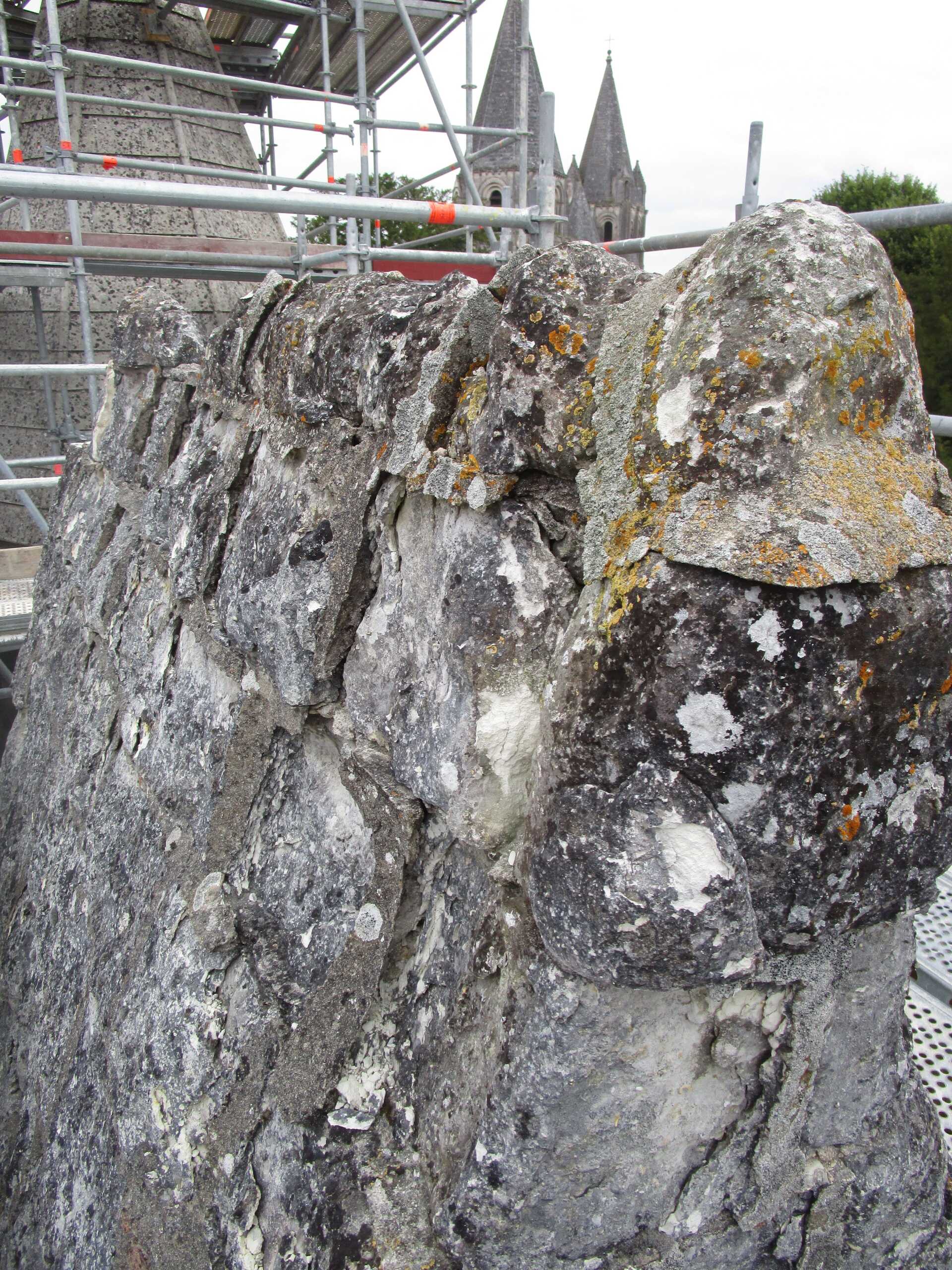 Porte Royale de Loches - Pierre dégradée