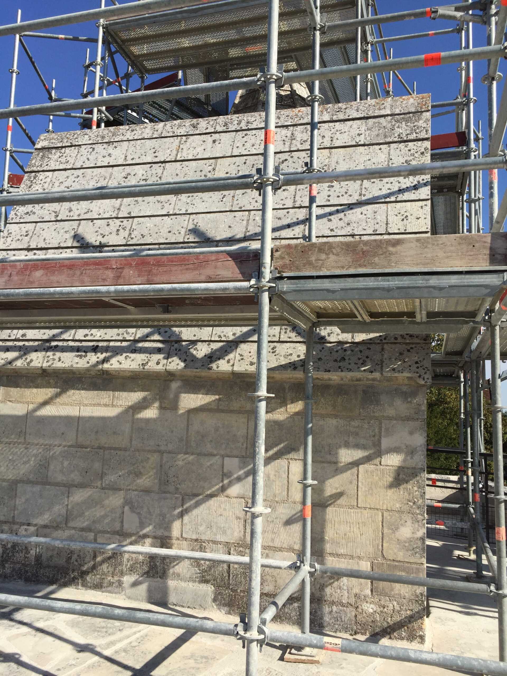 Porte Royale de Loches - Restauration d'un édicule d'escalier sur la terrasse