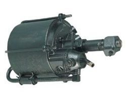 Servofreno neumático negro, cilíndrico y de aspecto industrial, con varilla y accesorios incorporados.