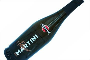 Flasche Martini Prosecco, grünes Glas mit weiß-rotem Etikett.