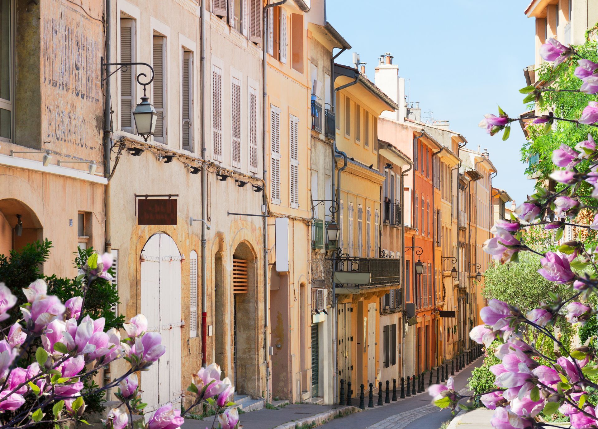 Un village de Provence aux façades colorées