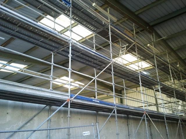 AMDIMA Isolation Echafaudage pour montage d'un mur
