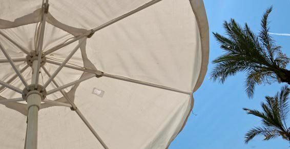 tourisme.circuits_vacances_détente_parasol_PJ_140915.jpg