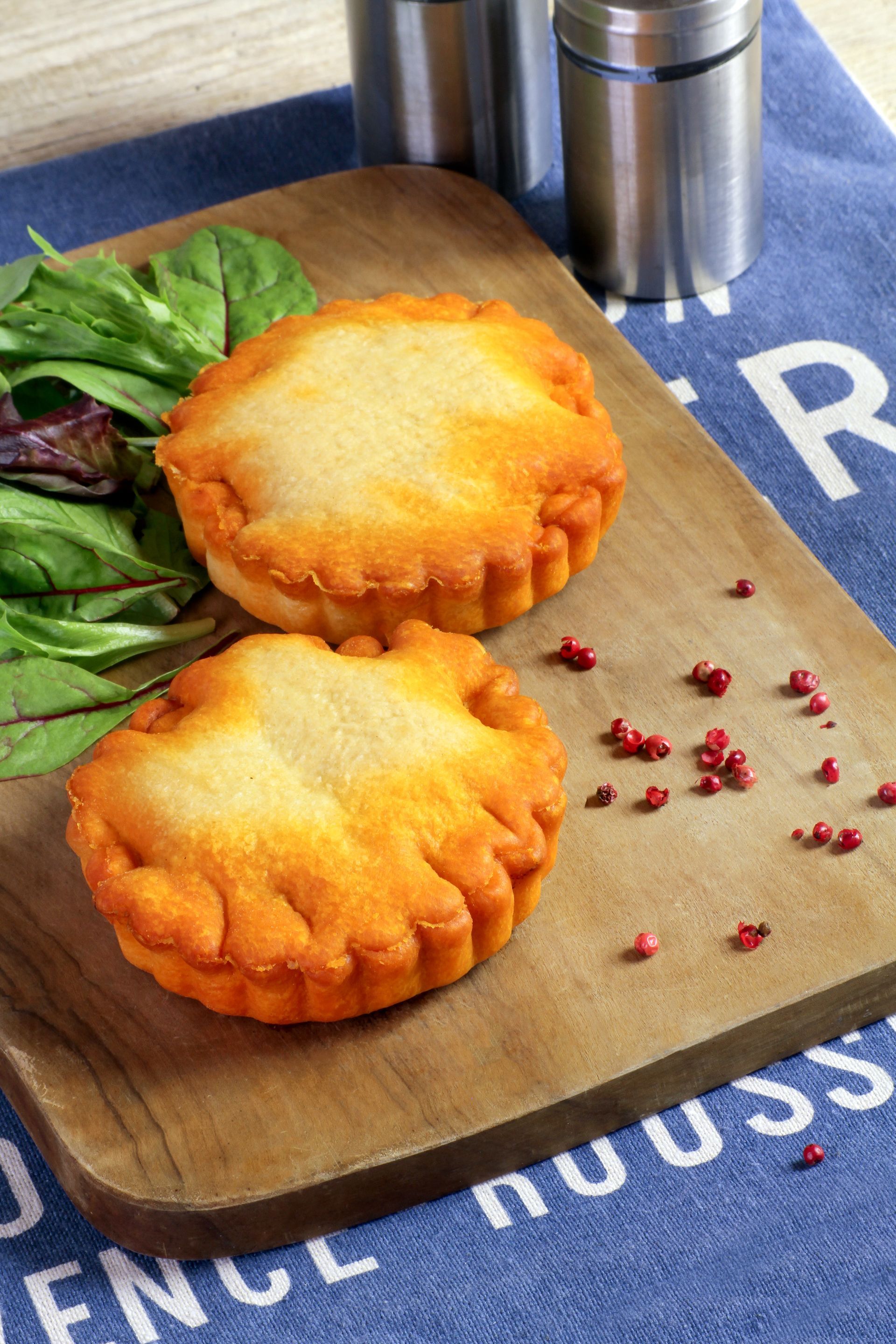 Tielles sétoises sur planche en bois