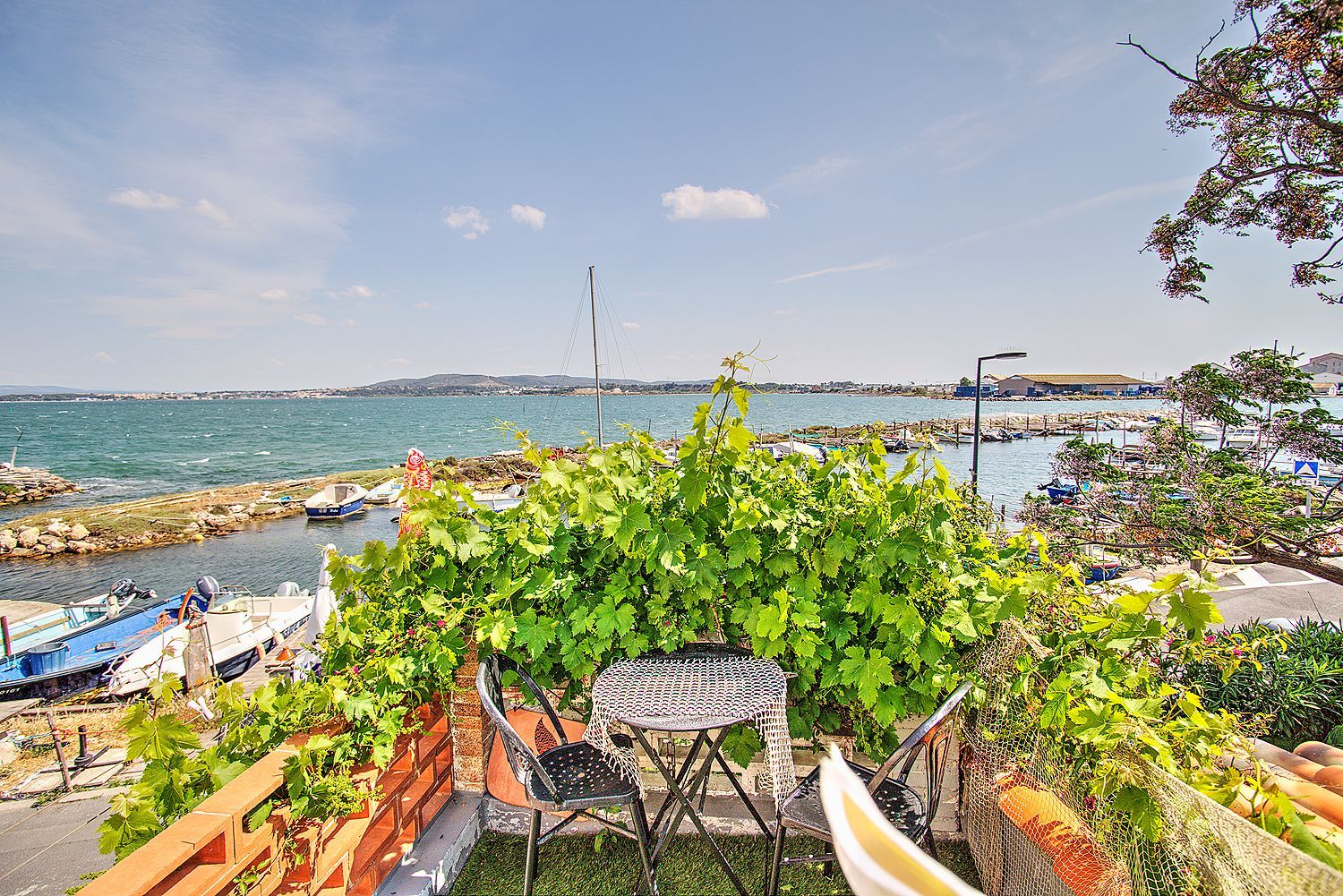 Terrasse avec vue sur la lagune