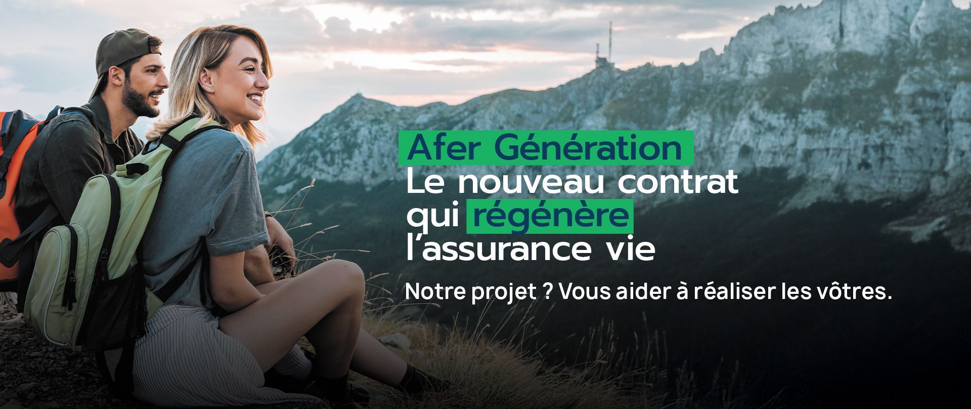 Affiche du contrat AFER Génération avec un couple en montagne.