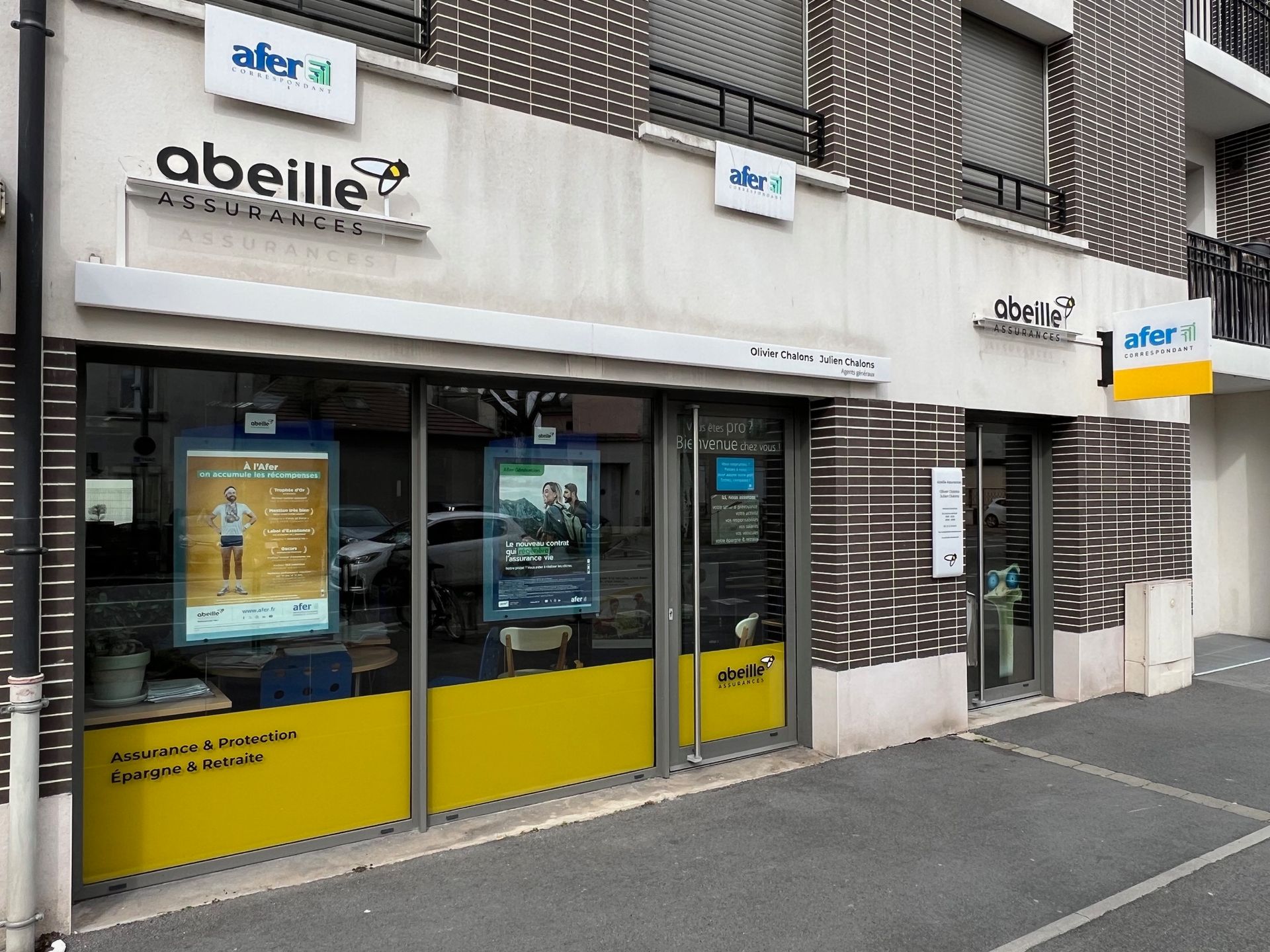 La façade de l'agence Abeille Assurances, correspondant Afer.