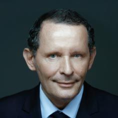 Gros plan sur un visage.