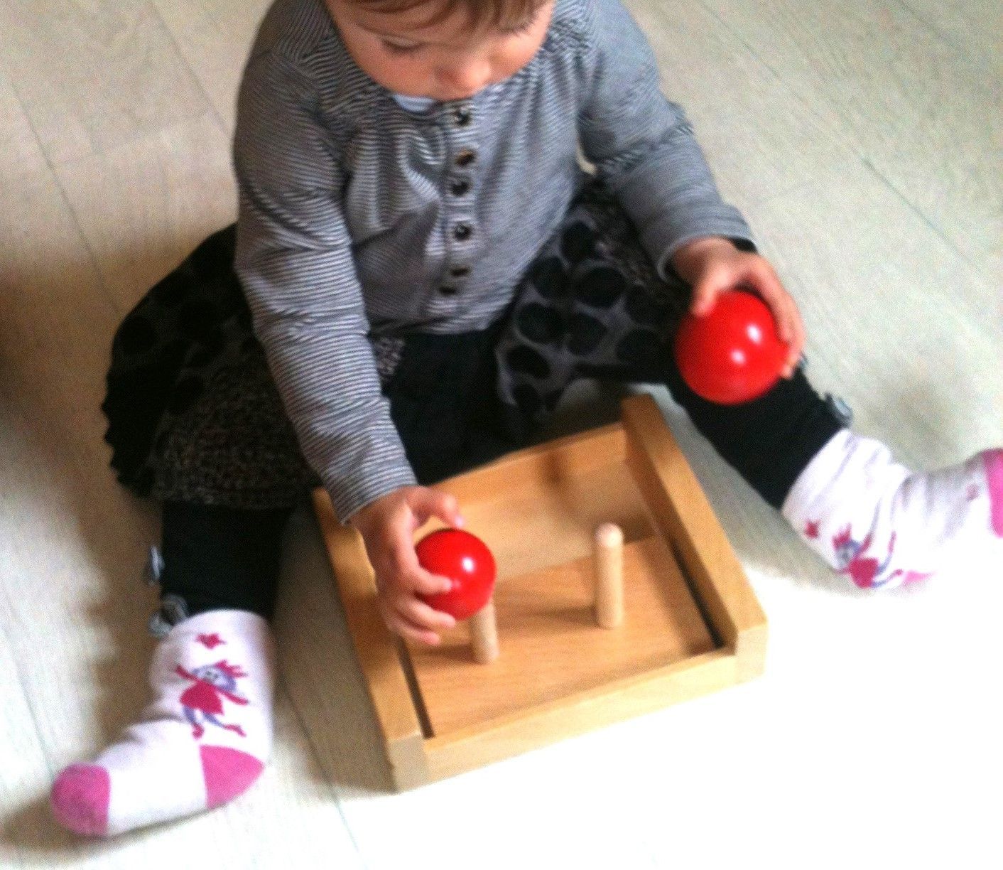 Un petit garçon en train de jouer