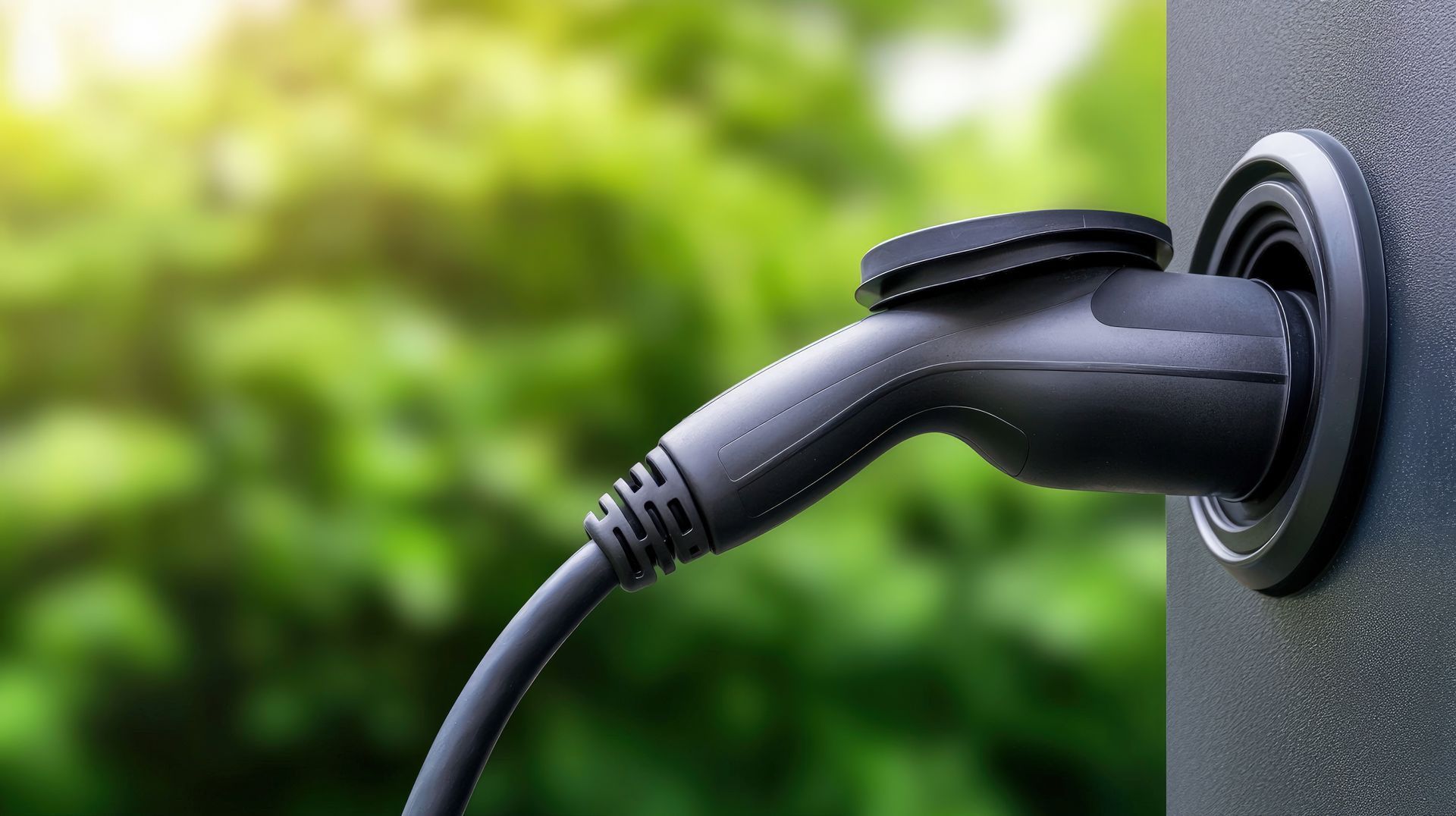 Une borne de recharge noire