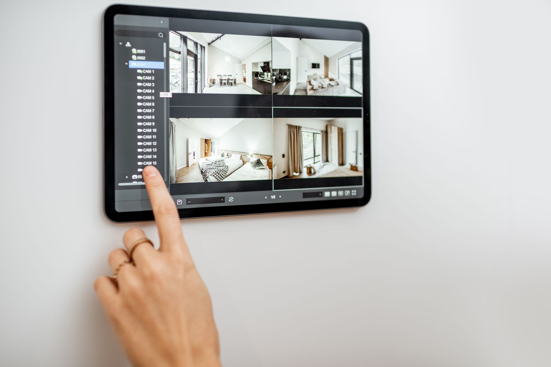 Une tablette connectée aux caméras de surveillance