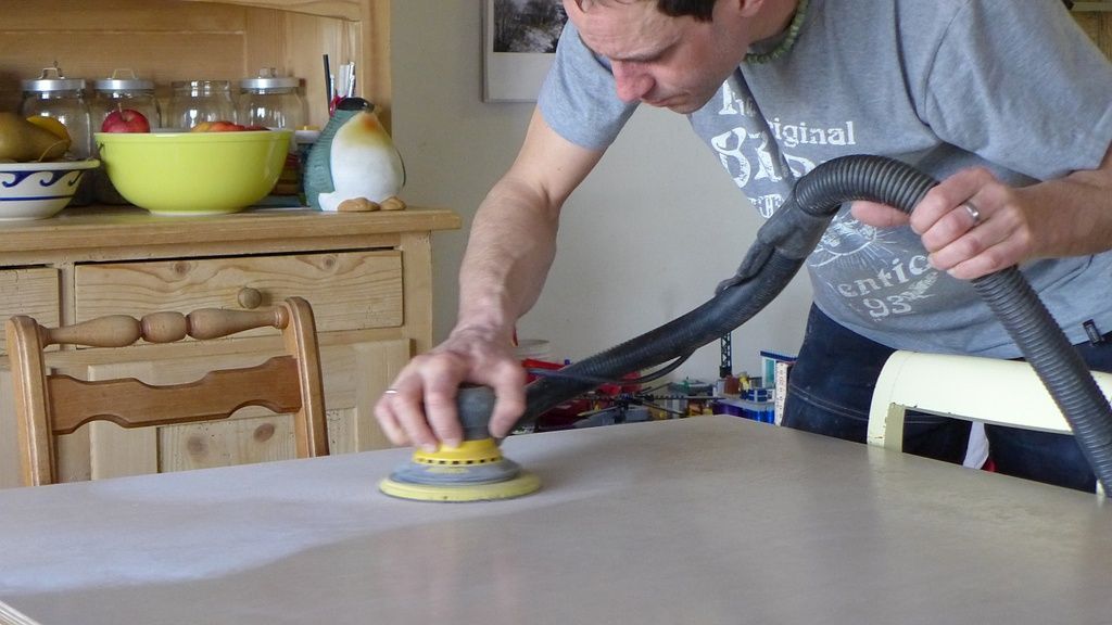 Tisch abschleifen - Huber Schreinerei - Wilen b. Wil