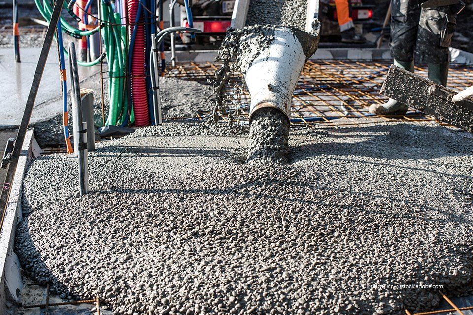 Beton wird aufgeschüttet