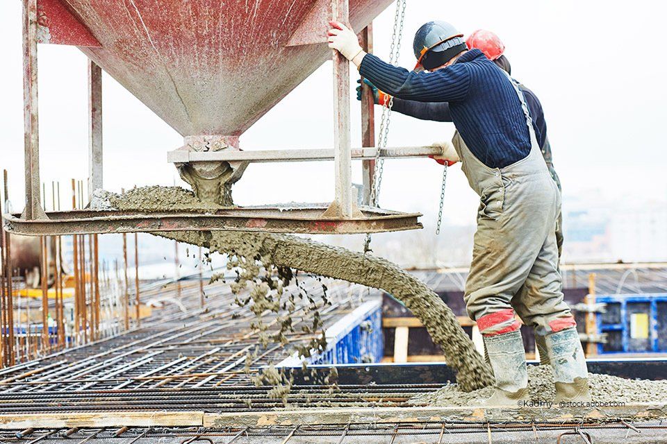 Beton wird aufgeschüttet