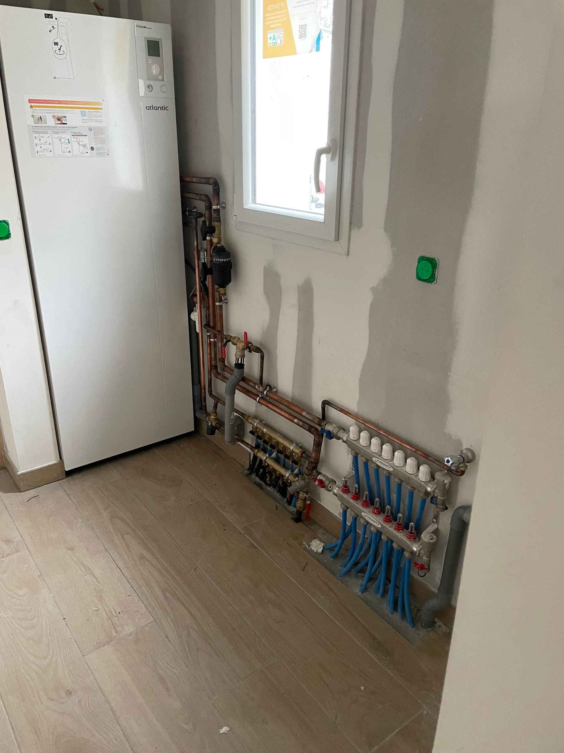 Installation de tuyauterie raccordée au chauffe-eau