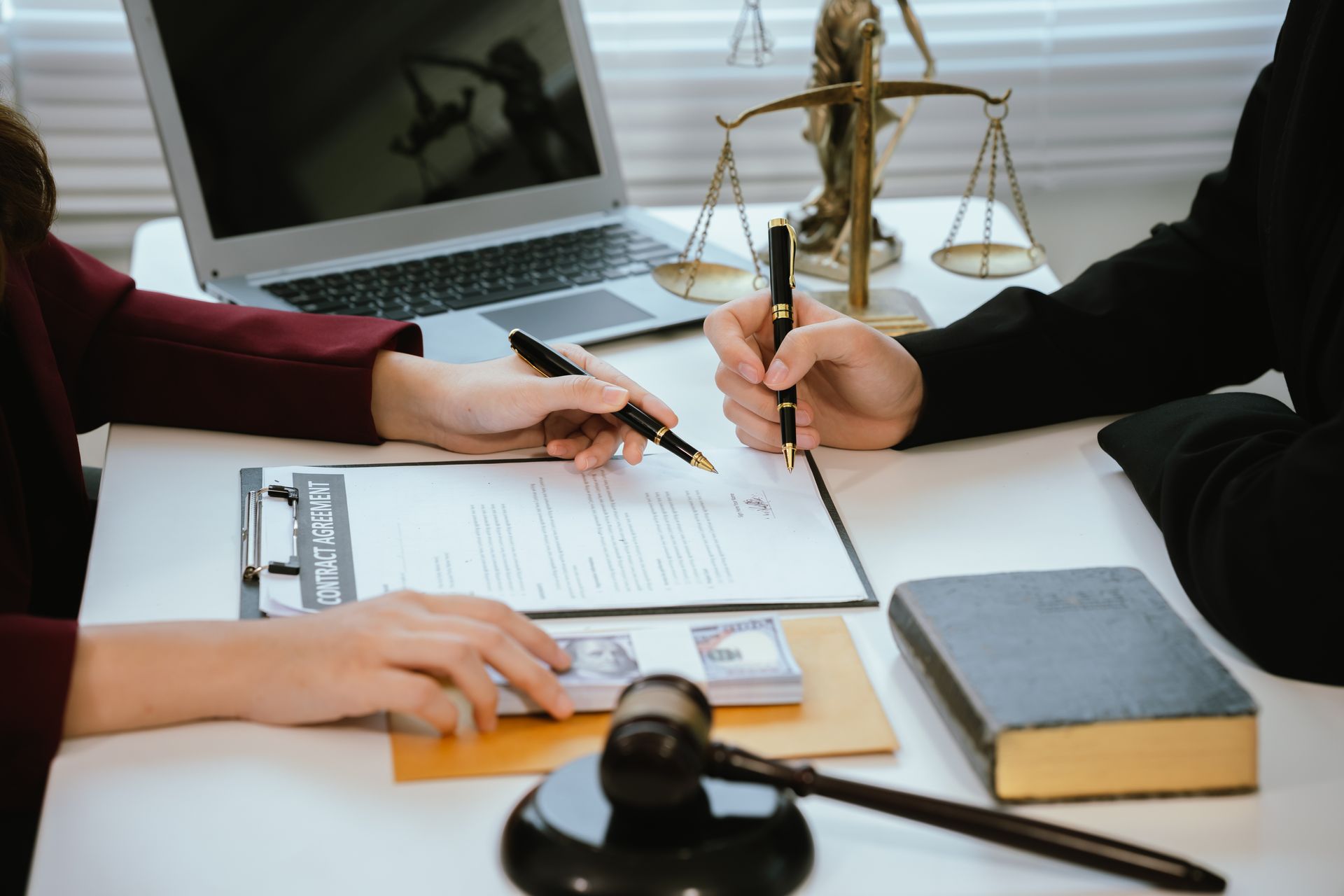 Rendez-vous entre un avocat et son client