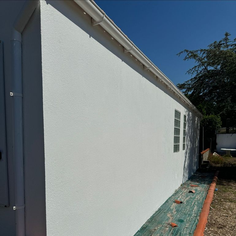 Mur de façade blanc