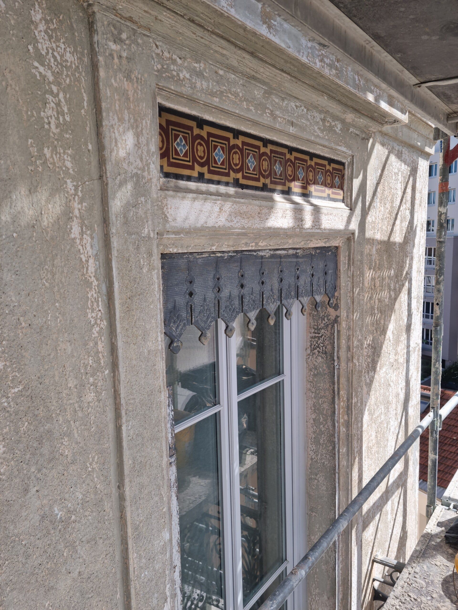 Décapage de la façade.