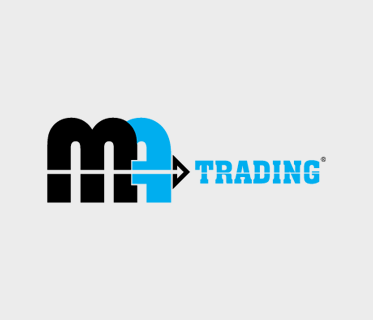 Logo mit „MA“ in Schwarz und Blau, Pfeil zu „TRADING“ in Blau.