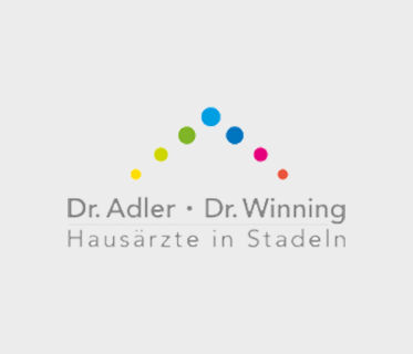 Logo: „Dr. Adler · Dr. Winning“, Hausärzte in Stadeln. Bunter Punktbogen.
