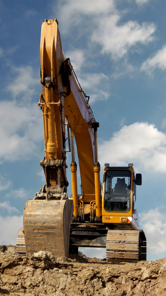 Tractopelle jaune vue de face