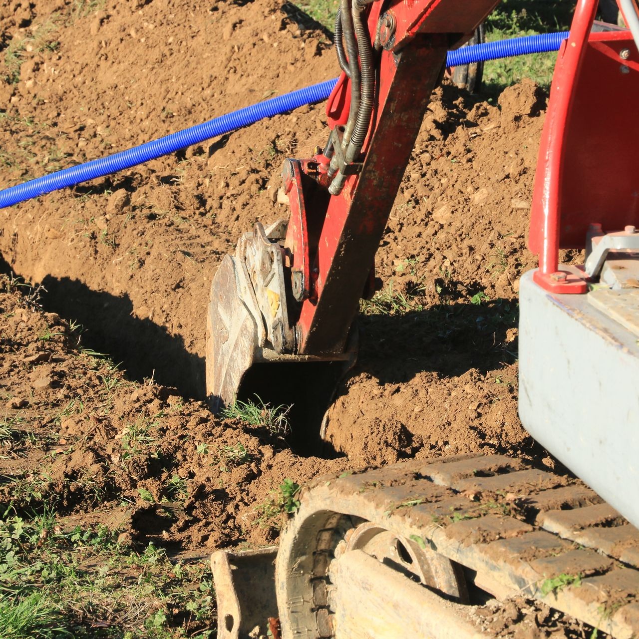 Création d'une tranchée lors de la viabilisation d'un terrain