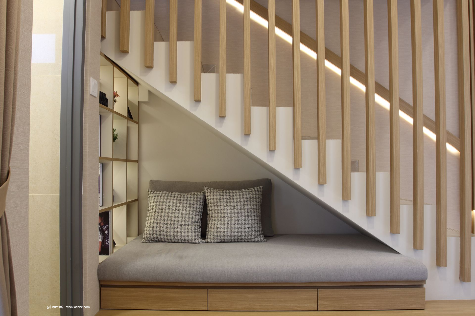 Einbauschrank unter Treppe