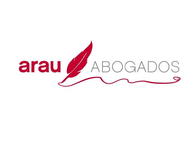 Un logotipo para arau abogados con una pluma roja.