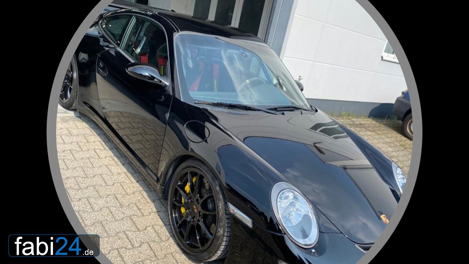 Auto wird von innen gereinigt