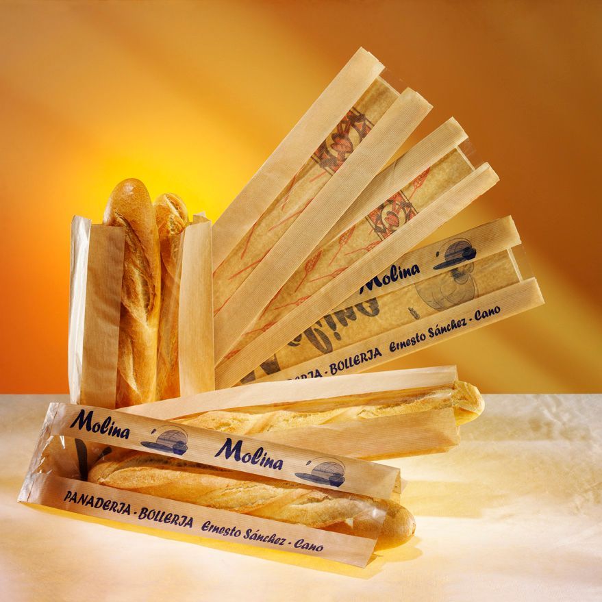 Un montón de baguettes molinas apiladas una encima de otra
