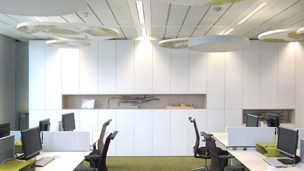 weißer Schrank