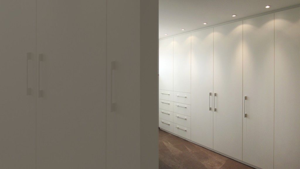 weißer Schrank