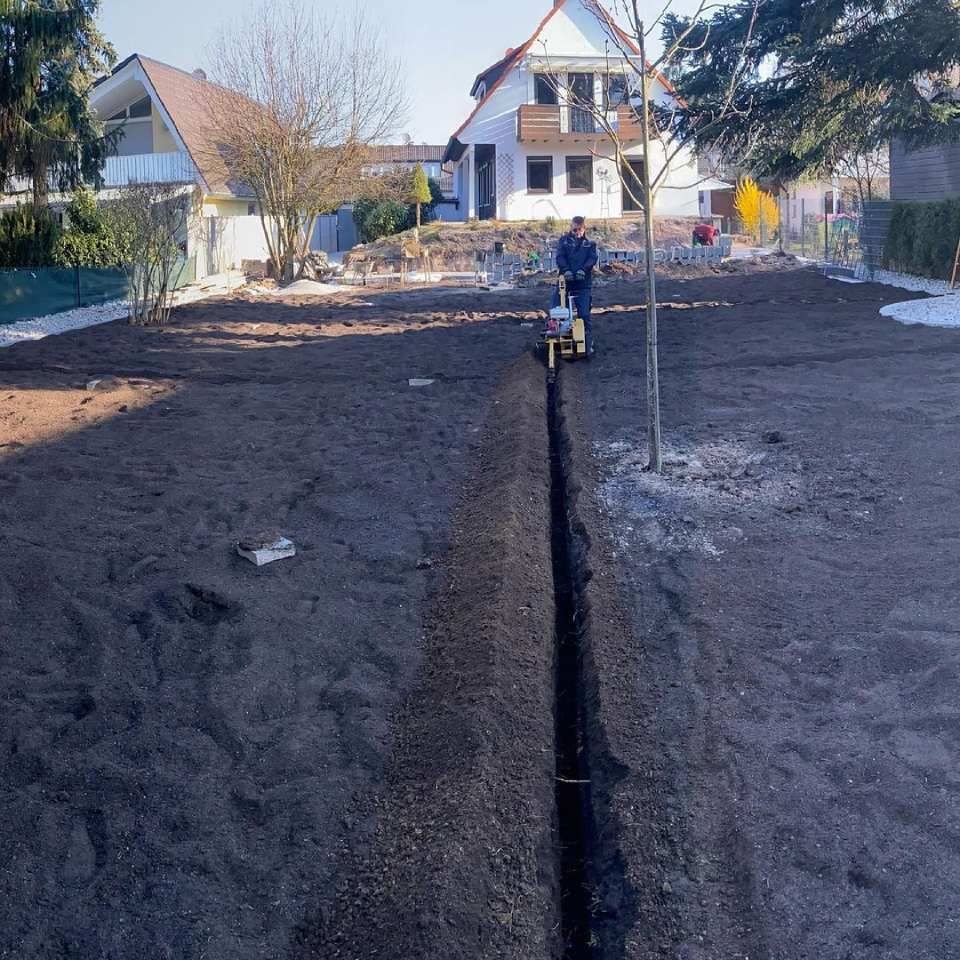 Mitarbeiter von Uwe Schuler auf Gartenbaustelle