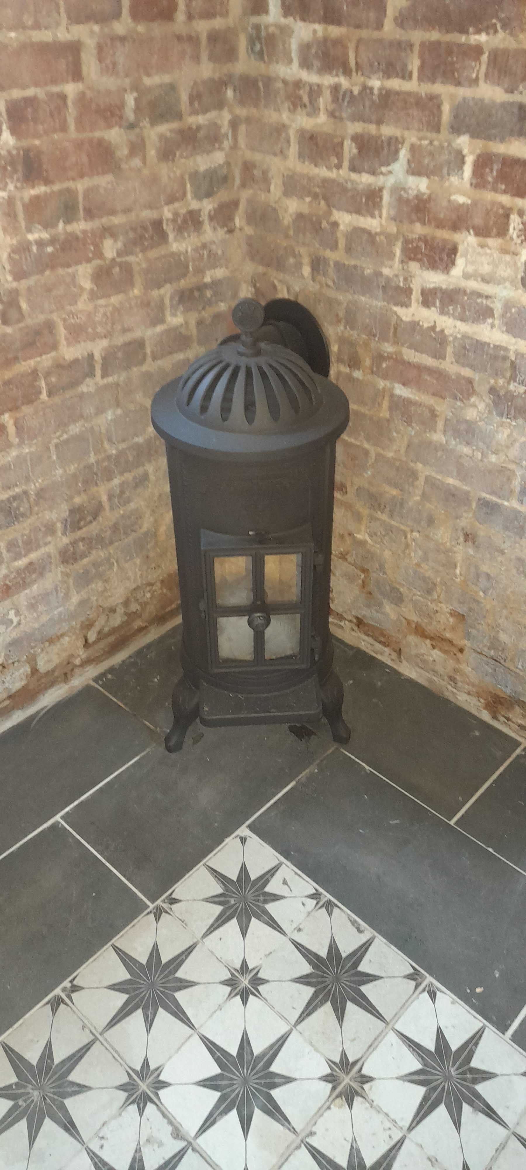 Mauerwerksreparatur und Fliesenarbeiten in der Altbausanierung